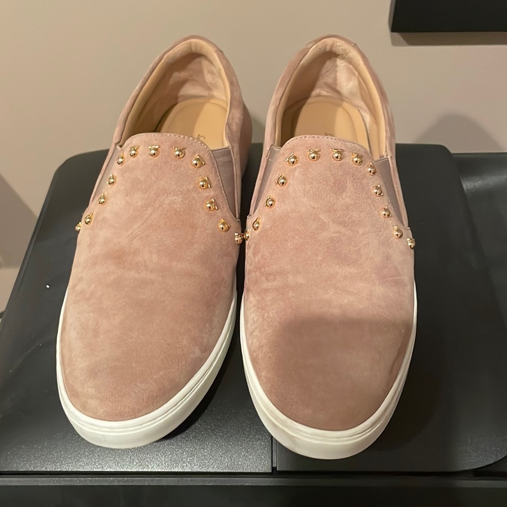 SALVATORE FERRAGAMO-Suede-Clay Beige/Gold
Gancini Studded Slip-on size 9